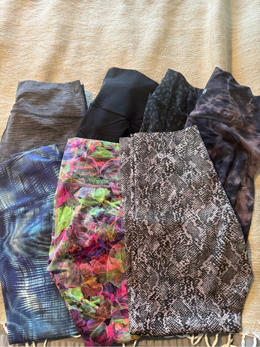 Lot of 7 pairs Lululemon leggings